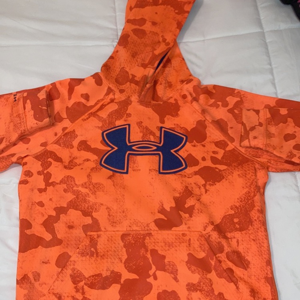 Boy’s Under Armor fleece lined hoodie